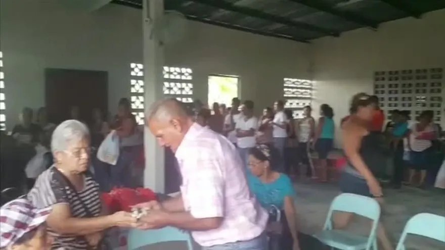 Largas filas por falta de arroz en Alcalde Díaz