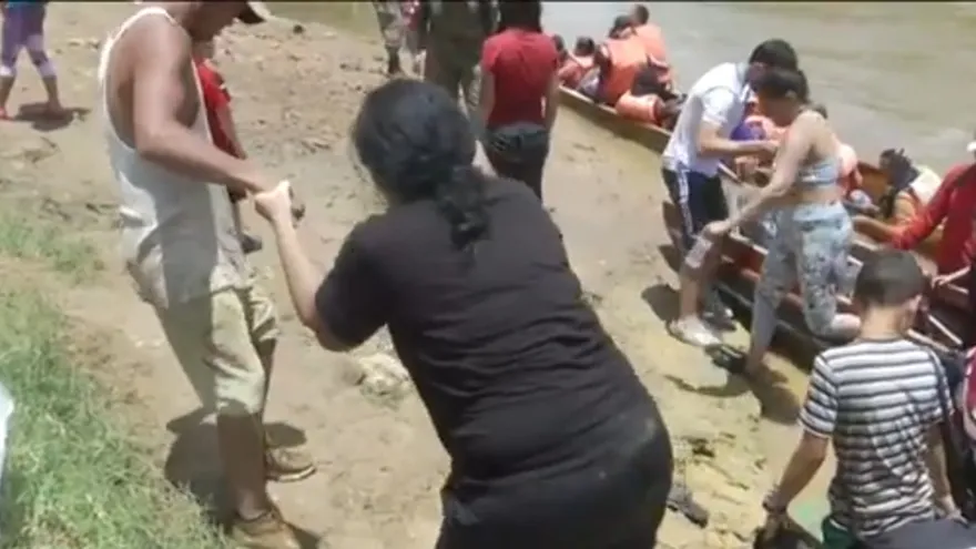 Mujer migrante abandonada por su hijo en selva del Darién está estable