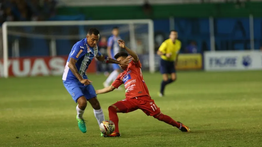 El panameño Blas Pérez, con doblete, le da la victoria al Blooming