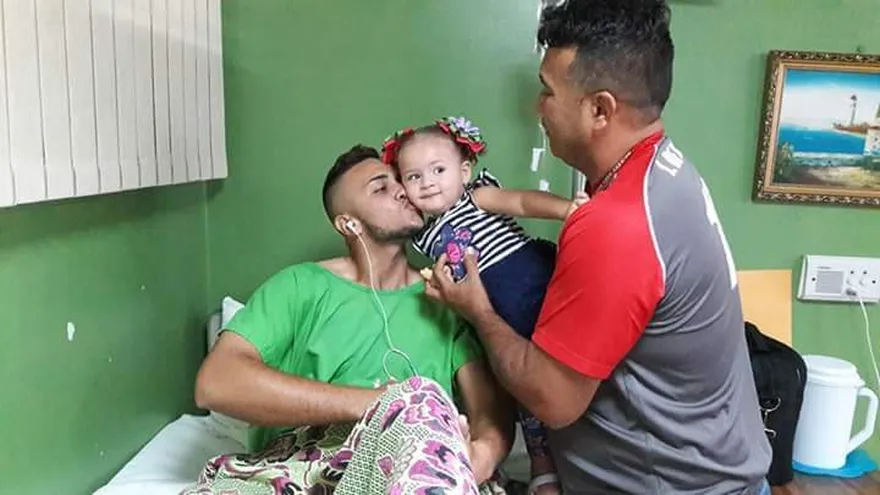 José Degracia recibió la visita de su hermana menor