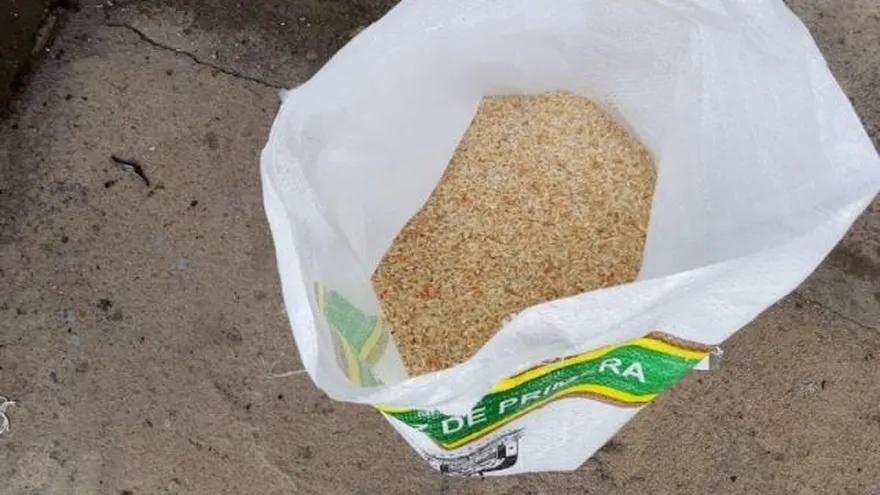 Chiricanos denuncian bolsas de arroz del IMA, el IMA rechaza evidencia porque bolsas estaban abiertas