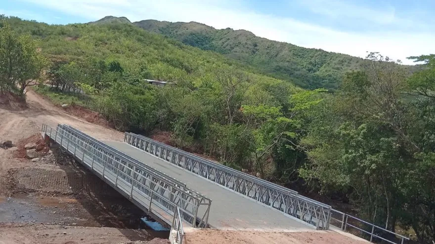 MOP refuerza instalación de puentes en todo el país con personal y equipo propioMOP refuerza instalación de puentes en todo el país con personal y equipo propio