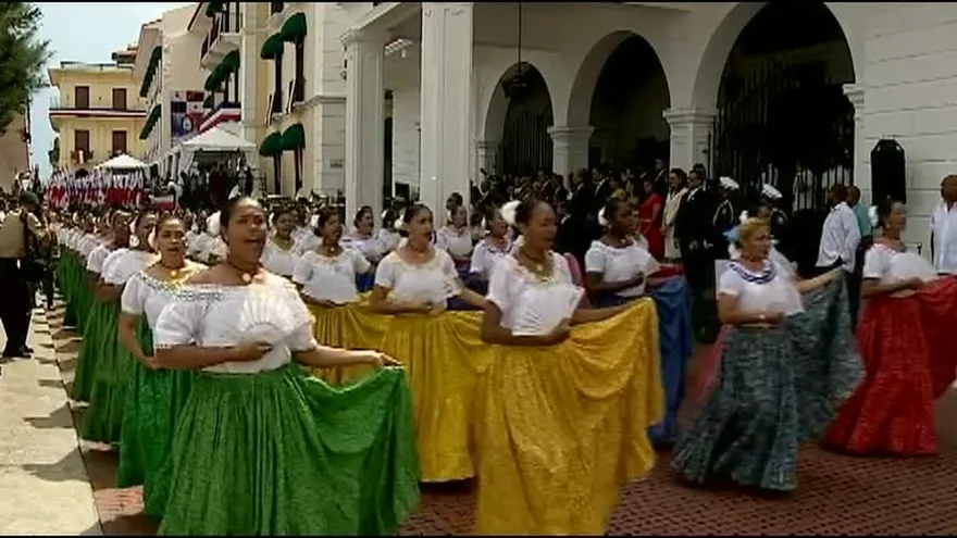 Panameños rinden honor a los símbolos patrios