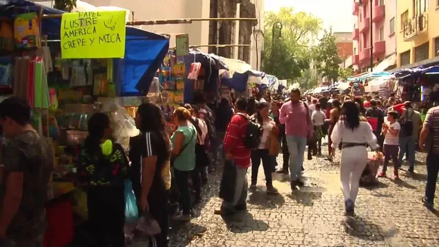 La búsqueda de útiles escolares es una odisea para padres en Ciudad de México