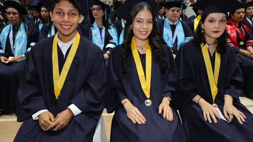 Más de 300 profesionales se gradúan de la Universidad Especializada de Las Américas (Udelas) en Chiriquí.