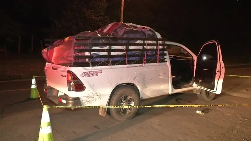 Roban auto 4x4 cargado de yuca en Pacora