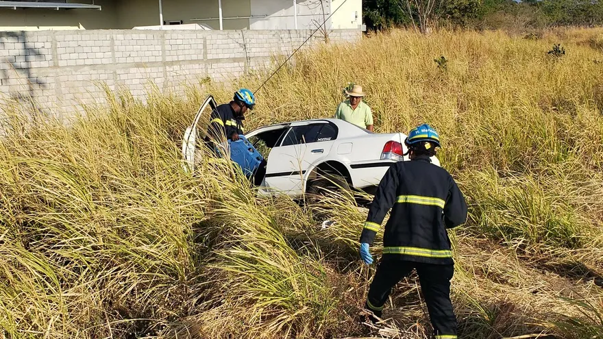 Se registra accidente de tránsito en Coclé, una mujer fue rescatada