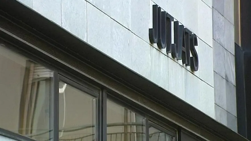 Los padres de la infante fueron detenidos por estafa.