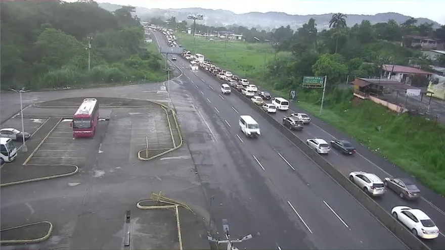 Confusión con el tercer carril en Panamá Oeste