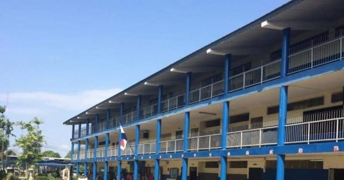 Alumnos del Elena Chávez de Pinate vuelven a clases en sedes alternas