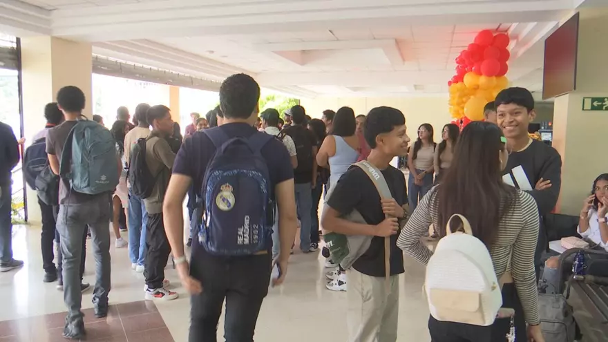 Los estudiantes de duodécimo grado reciben reforzamiento en universidades