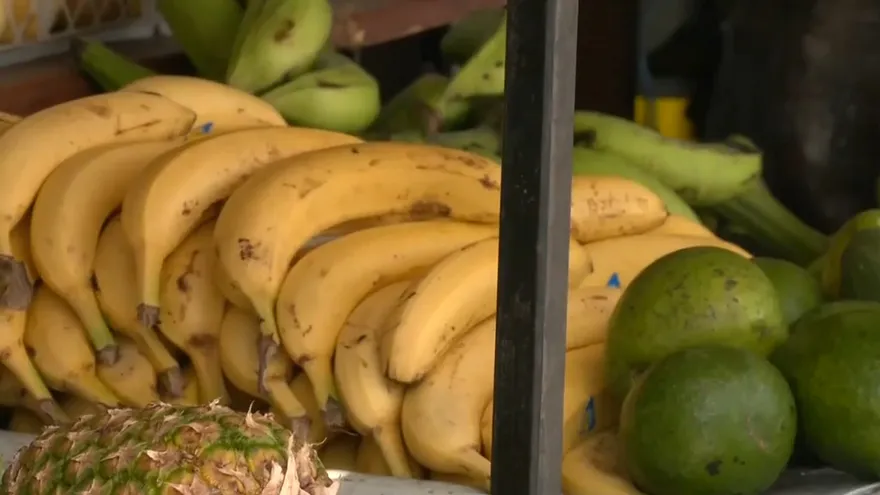 El costo de algunos productos como el guineo aumentan sus precios