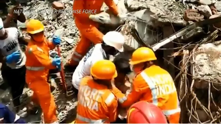 Tragedia en India, tras derrumbe de edificio