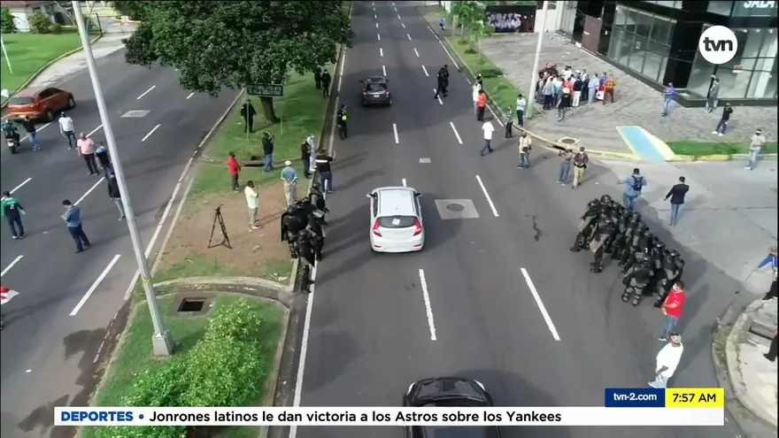 Policía Nacional reabre la avenida Balboa