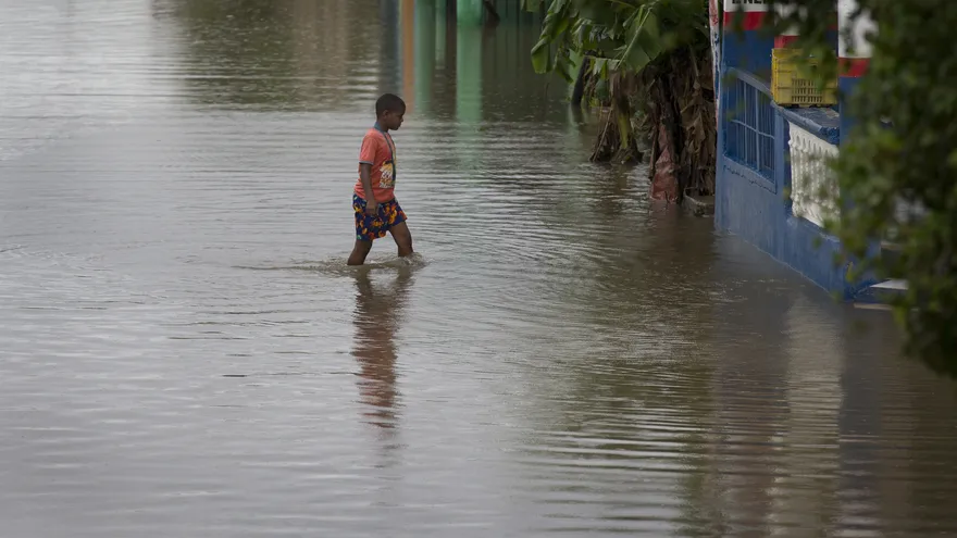 Las lluvias dejan 9,210 desplazados y 25 provincias en alerta en Rep. Dominicana