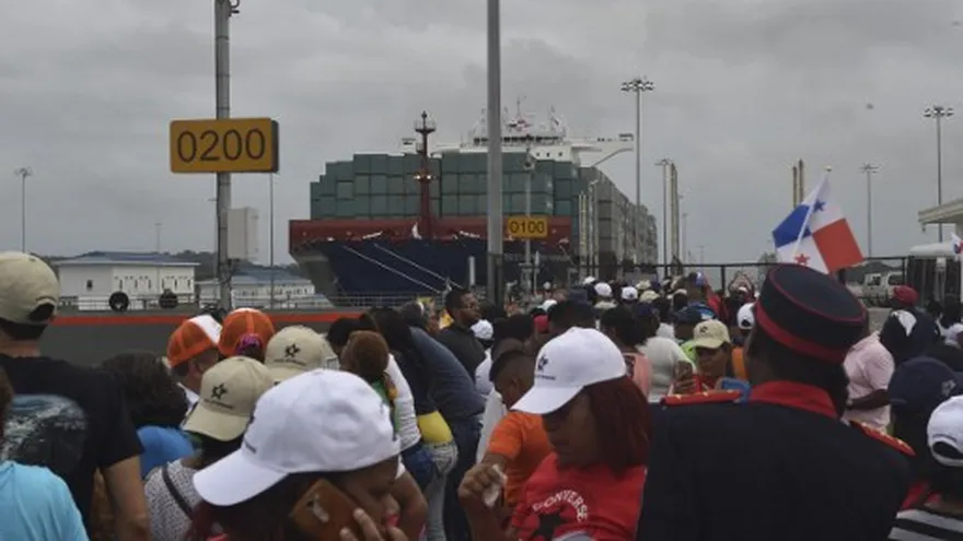 Inauguran esclusa de Agua Clara con el paso del Cosco Shipping Panama