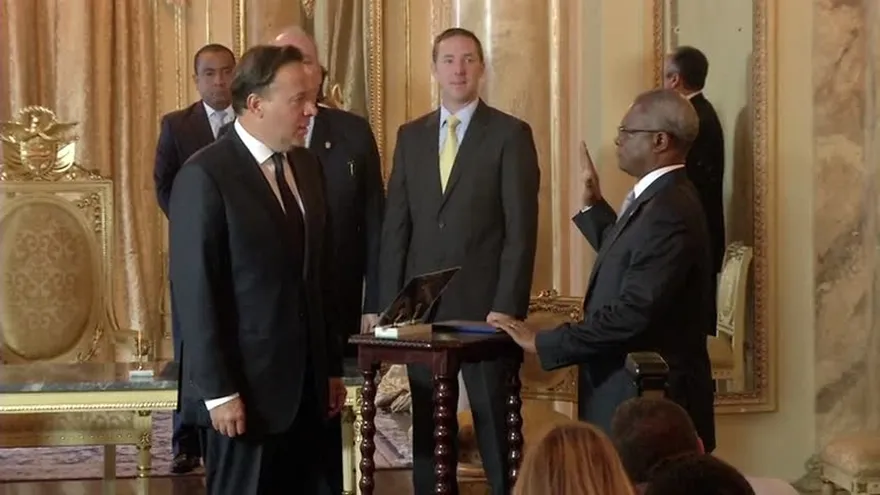 Presidente Varela juramentó a dos nuevos magistrados para la CSJ