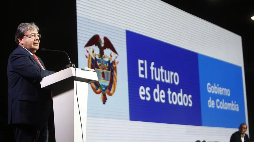 En la imagen, el ministro de Defensa de Colombia, Carlos Holmes Trujillo