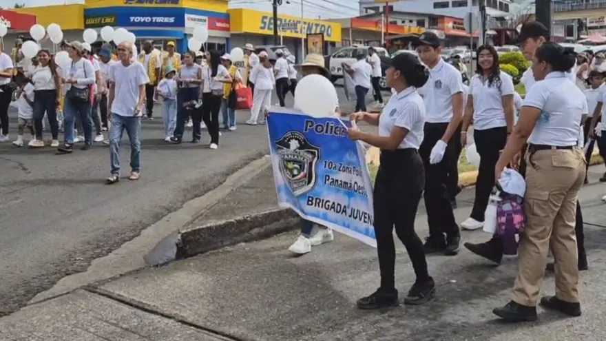 La Chorrera se une a la 'Caminata por la Paz' con participación de instituciones y comunidad.