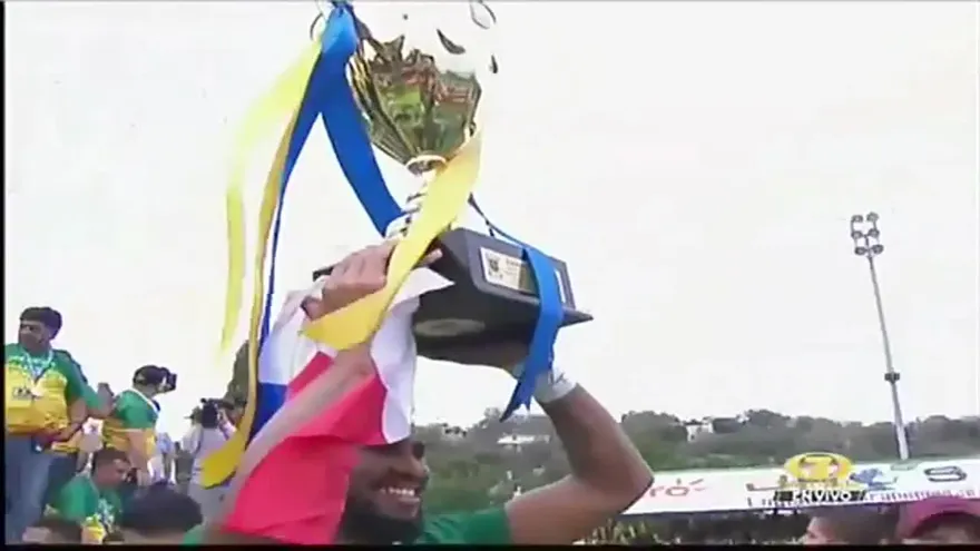 José Calderón levantó la copa en Guatemala