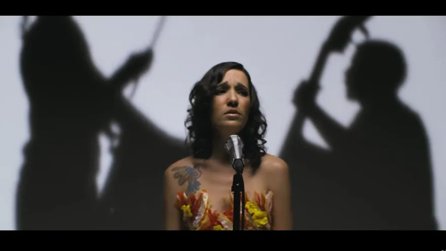 Video musical: 'Triangulo' de iLe