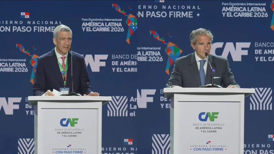 El CEO de Copa Airlines, Pedro Heilbron,(izquierda) y el director general del Organismo Internacional de Energía Atómica (OIEA), Rafael Mariano Grossi (Derecha).