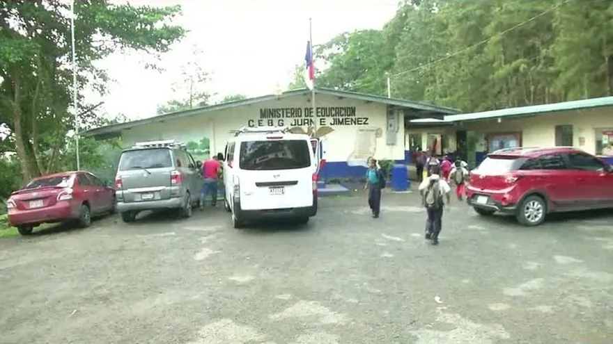 Directivos se pronuncian por estudiantes retenidas tras jugar a cortarse las venas