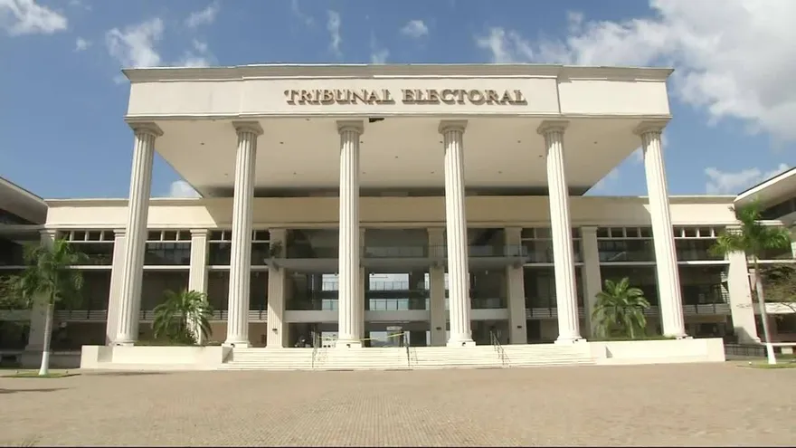 Diputados se reúnen con magistrados del Tribunal Electoral (TE)