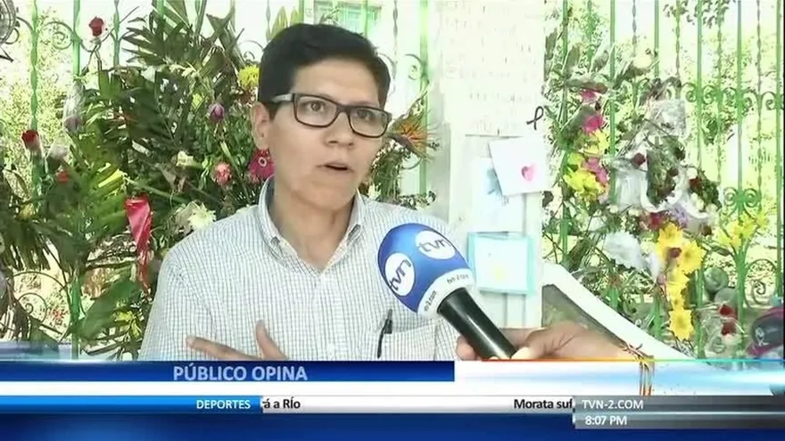 Fanáticos participan de la despedida de Juan Gabriel