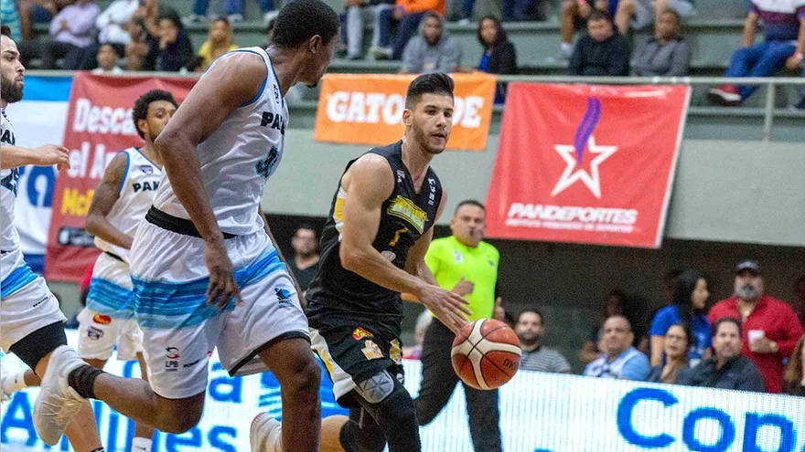 Universitarios derrotan a las Panteras en la LPB