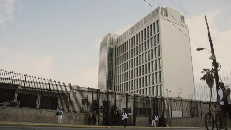 Cubanos buscan visas estadounidenses en la embajada de La Habana