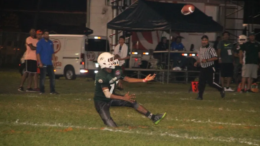 Los Eagles lucieron arrolladores ante los Spartans en el football americano juvenil