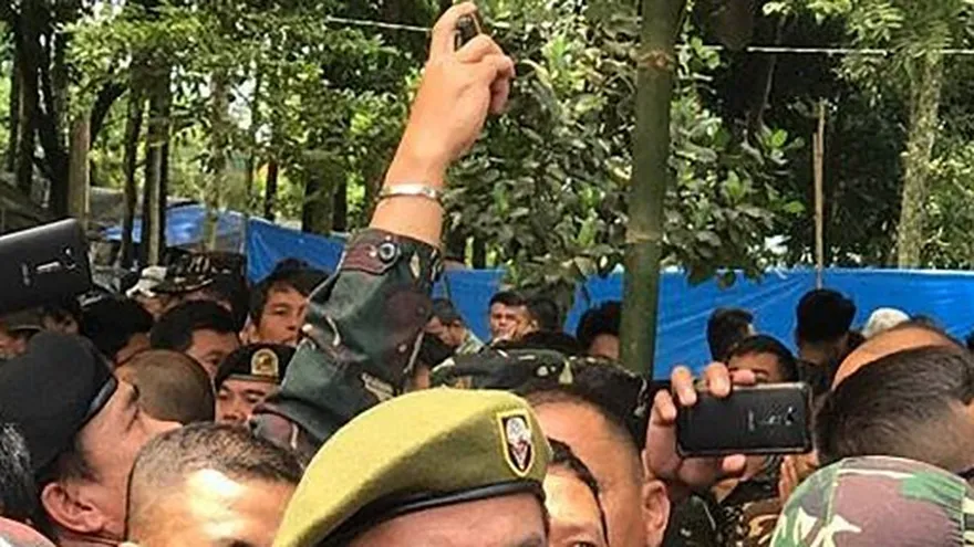 Manny Pacquiao con uniforme militar