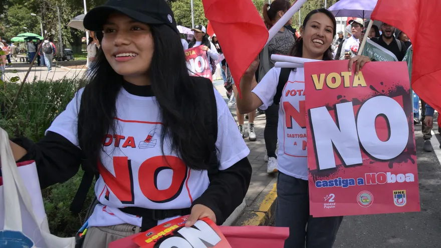 Ecuatorianos votan en referendúm por instalación de bases militares