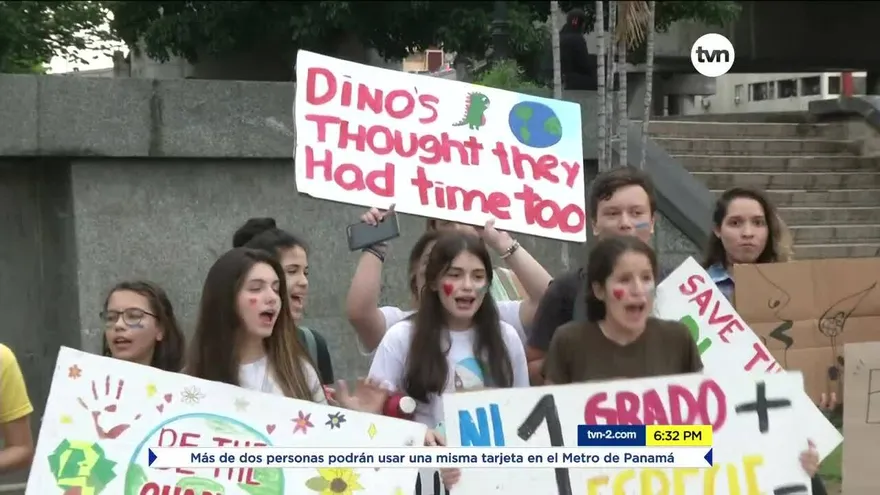 Jóvenes protestan y piden ayudar al medio ambiente