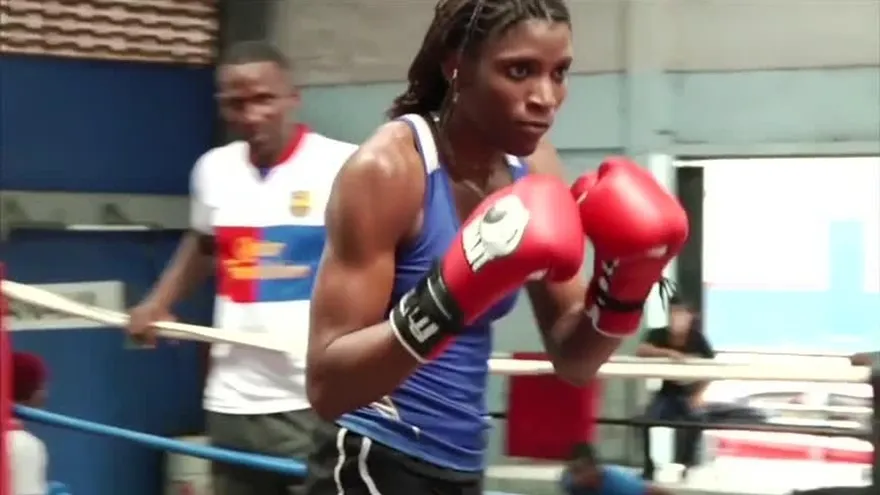 La historia de la boxeadora Atheyna Baylon