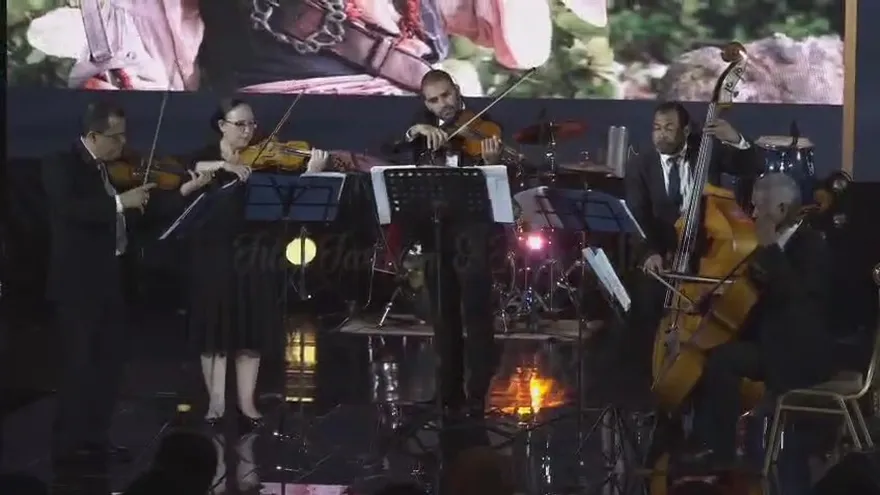 entre musica y arte fueron los 90 años de la univeridad de panama