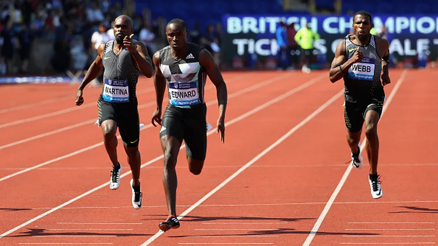 Alonso Edward pasa a las semifinales de los 200 metros planos.