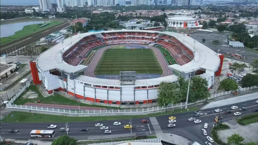 Estadio Rommel Fernández (2)
