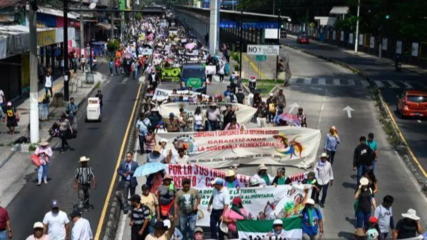 Salvadoreños marcharon el 1 de mayo