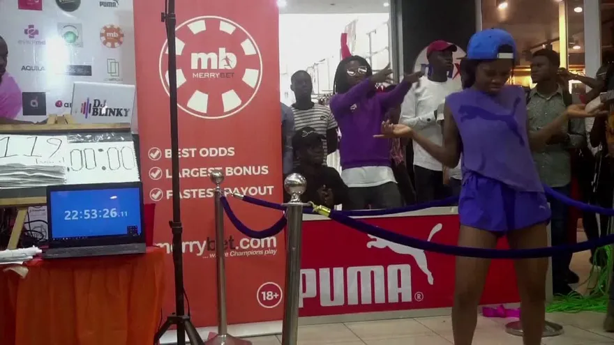 Bailarina nigeriana rompe récord del baile más largo del mundo