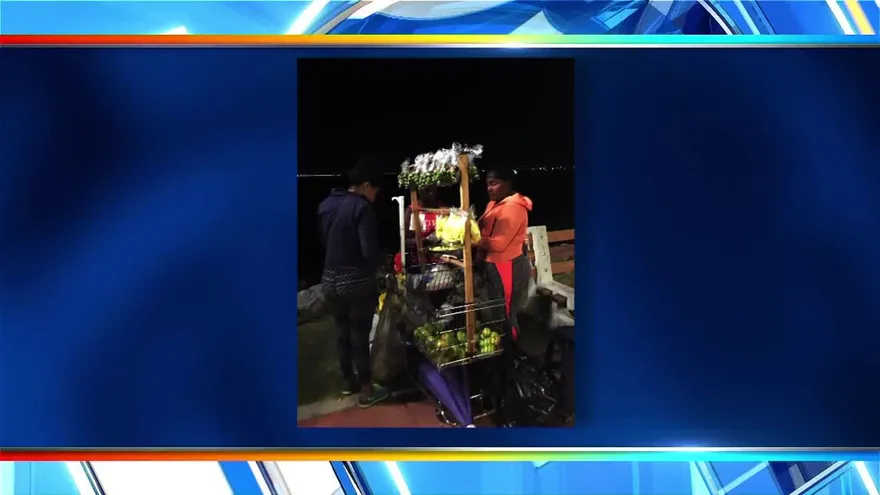 Vendedores ambulantes se toman la Calzada de Amador