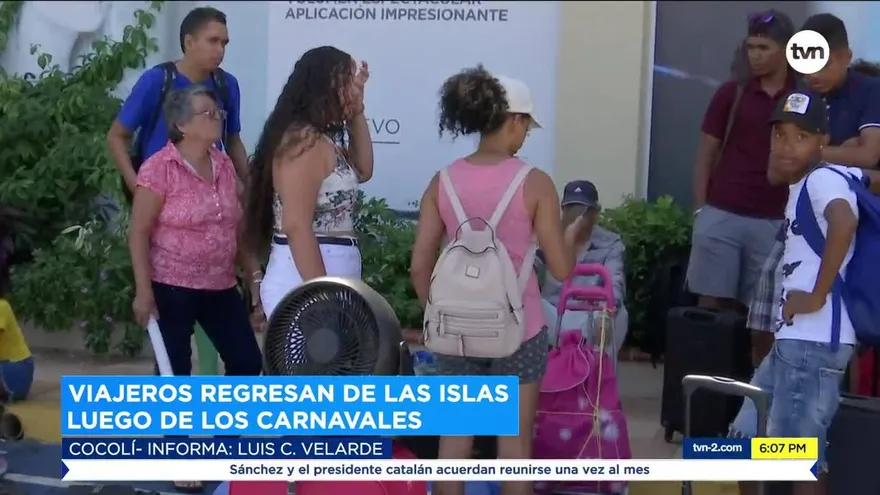 Miles de personas retornan de las islas tras los días de carnaval