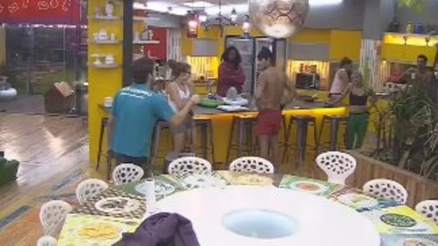 Alejandro se enfurece y grita en la Casa