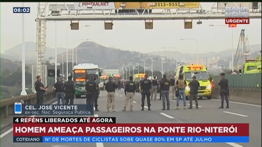 Miembros de la Policía y militares de Brasil están en el lugar para tratar de liberar a los rehenes.