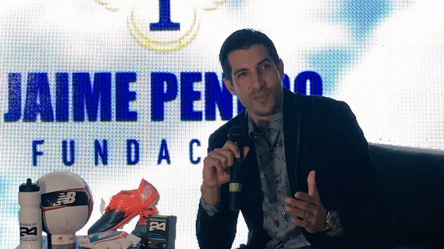 Arquero panameño Jaime Penedo presentó su fundación