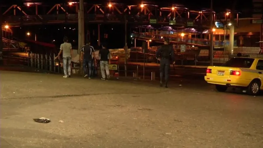 Bares ilegales y actos inmorales en las calles de la 24 de diciembre