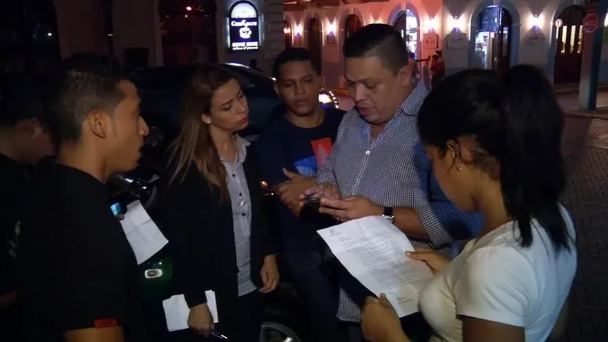 Despiden a saloneros que protestaron por propinas