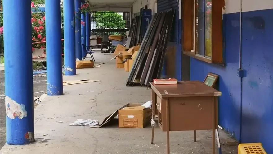 Mal estado de las instalaciones del coelgio Elena Chavez de Pinate