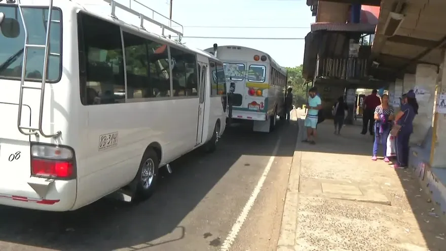 Banda se dedica a robarle a los buses del interior
